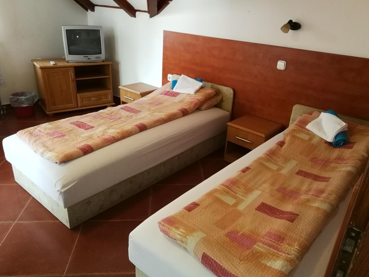 Dunakanyar Bed & Breakfast Göd Esterno foto